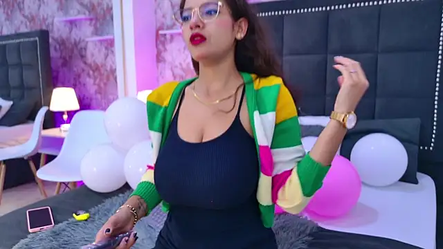 Angelique Angell online show from April 3, 2026, 7:53 pm