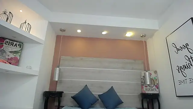 Snapshot of AlexandraCambell chatting on November 25, 2025, 12:05 pm AlexandraCambell online show from November 25, 2025, 12:05 pm