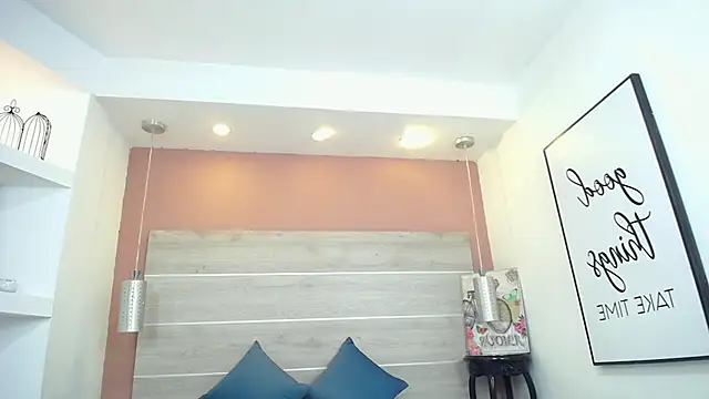 Snapshot of AlexandraCambell chatting on November 9, 2025, 12:09 pm AlexandraCambell online show from November 9, 2025, 12:09 pm