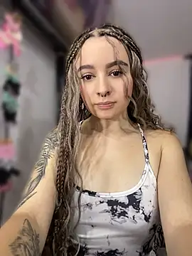 karla-thomsom10 online show from April 17, 2026, 8:22 pm