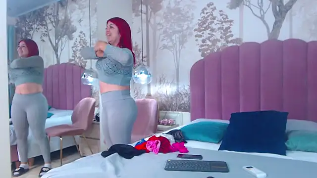 CorineRay online show from November 25, 2025, 3:45 pm