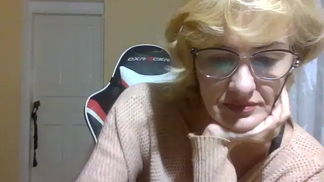 Snapshot of TianaQLove chatting on November 17, 2025, 5:17 pm TianaQLove online show from November 17, 2025, 5:17 pm