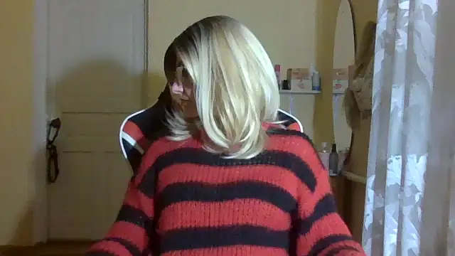 Snapshot of TianaQLove chatting on November 12, 2025, 2:32 pm TianaQLove online show from November 12, 2025, 2:32 pm