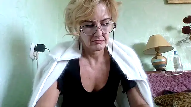 Snapshot of TianaQLove chatting on November 1, 2025, 12:54 pm TianaQLove online show from November 1, 2025, 12:54 pm