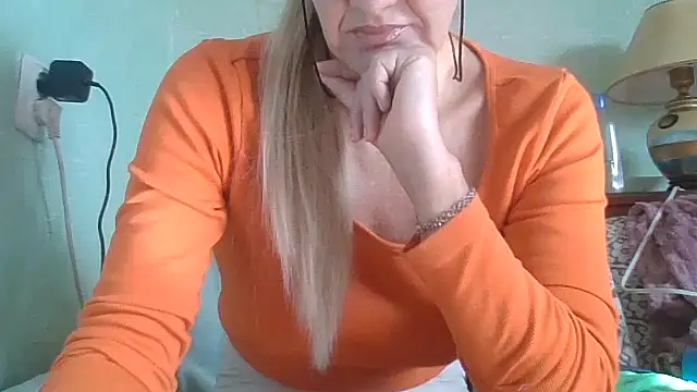 Snapshot of TianaQLove chatting on October 28, 2025, 10:36 am TianaQLove online show from October 28, 2025, 10:36 am