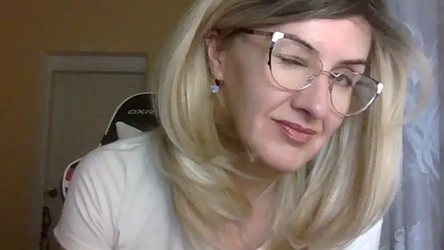 Snapshot of TianaQLove chatting on November 6, 2025, 7:07 pm TianaQLove online show from November 6, 2025, 7:07 pm