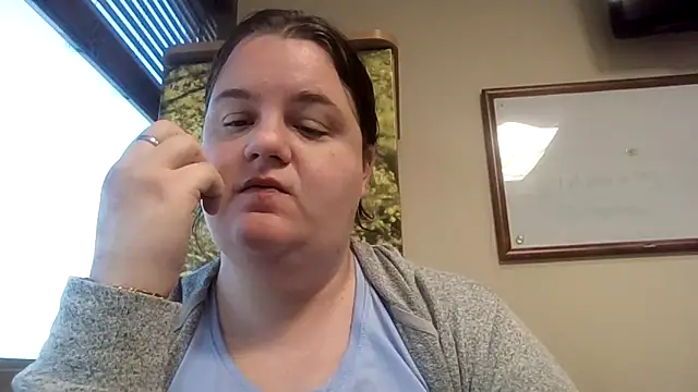 Snapshot of LittleBunny3 chatting on September 12, 2025, 12:16 pm LittleBunny3 online show from September 12, 2025, 12:16 pm