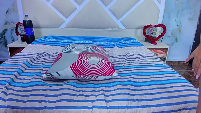 Snapshot of Innocent_Looks chatting on November 10, 2025, 6:13 pm Innocent Looks online show from November 10, 2025, 6:13 pm