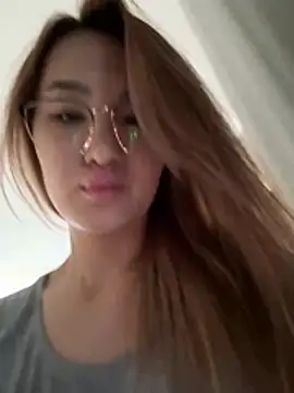 Snapshot of assuna_ chatting on June 8, 2026, 4:24 am assuna online show from June 8, 2026, 4:24 am