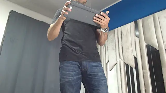 Snapshot of Morganandmegan chatting on November 13, 2025, 11:25 am Morganandmegan online show from November 13, 2025, 11:25 am