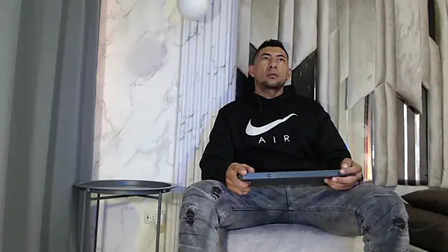 Snapshot of Morganandmegan chatting on November 8, 2025, 11:25 am Morganandmegan online show from November 8, 2025, 11:25 am