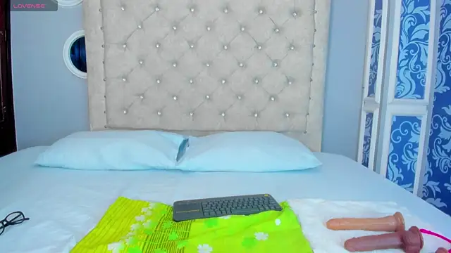 mishell lovely online show from January 9, 2026, 12:23 pm