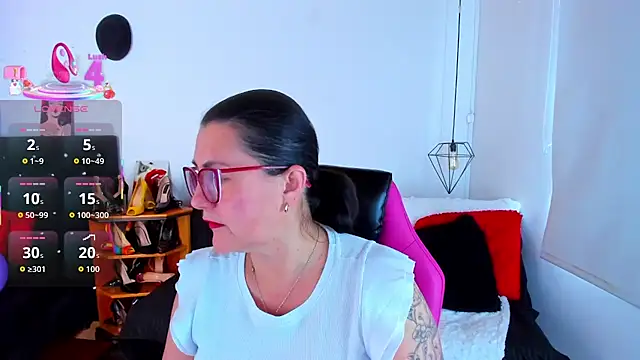 D Martii online show from November 4, 2025, 12:31 pm