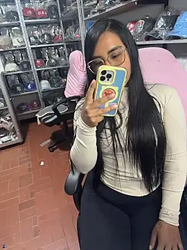 GiaDuque online show from February 25, 2026, 12:49 pm