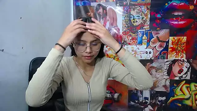 Snapshot of SofieLove_01 chatting on October 24, 2025, 8:57 am SofieLove 01 online show from October 24, 2025, 8:57 am