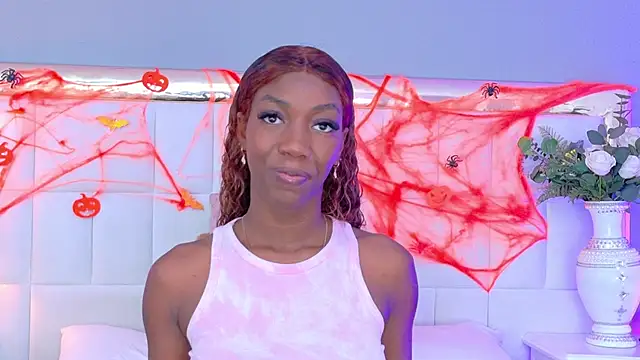 Snapshot of MadeleineHocker chatting on October 22, 2025, 1:21 pm MadeleineHocker online show from October 22, 2025, 1:21 pm