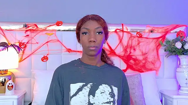 Snapshot of MadeleineHocker chatting on October 30, 2025, 12:14 pm MadeleineHocker online show from October 30, 2025, 12:14 pm