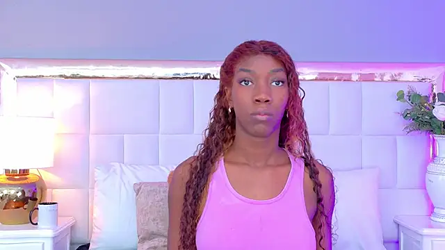 Snapshot of MadeleineHocker chatting on October 9, 2025, 12:06 pm MadeleineHocker online show from October 9, 2025, 12:06 pm