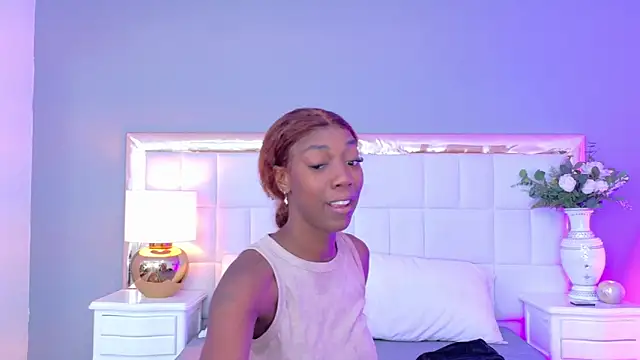 Snapshot of MadeleineHocker chatting on November 12, 2025, 1:37 pm MadeleineHocker online show from November 12, 2025, 1:37 pm