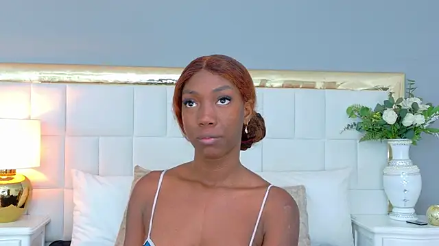 Snapshot of MadeleineHocker chatting on November 7, 2025, 1:48 pm MadeleineHocker online show from November 7, 2025, 1:48 pm