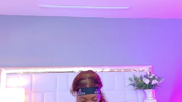 Snapshot of MadeleineHocker chatting on November 24, 2025, 1:44 pm MadeleineHocker online show from November 24, 2025, 1:44 pm