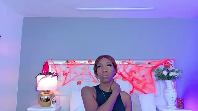 Snapshot of MadeleineHocker chatting on October 23, 2025, 1:43 pm MadeleineHocker online show from October 23, 2025, 1:43 pm