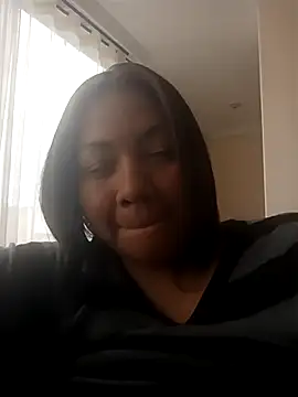 Snapshot of hiilarybrown chatting on February 17, 2026, 5:21 pm hiilarybrown online show from February 17, 2026, 5:21 pm