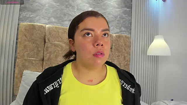 Snapshot of leilapons chatting on January 13, 2026, 5:17 pm leilapons online show from January 13, 2026, 5:17 pm