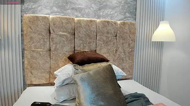 leilapons online show from October 28, 2025, 4:39 pm