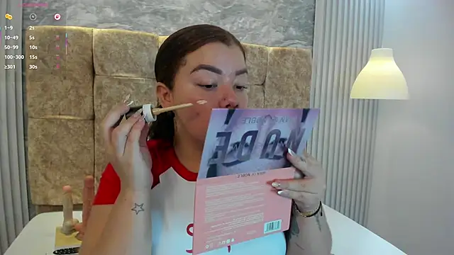 Snapshot of leilapons chatting on January 7, 2026, 5:18 pm leilapons online show from January 7, 2026, 5:18 pm