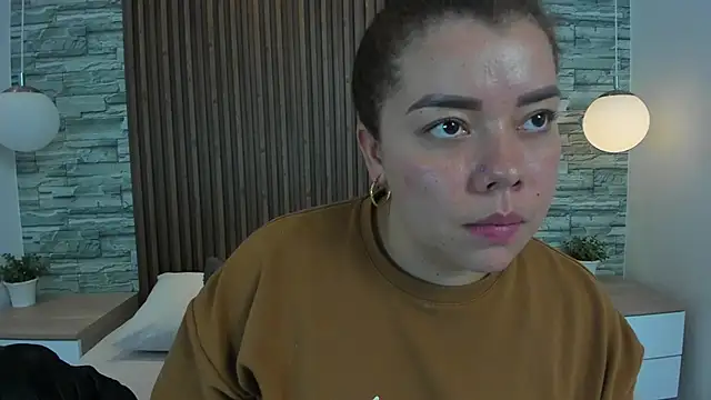 leilapons online show from September 22, 2025, 5:19 pm