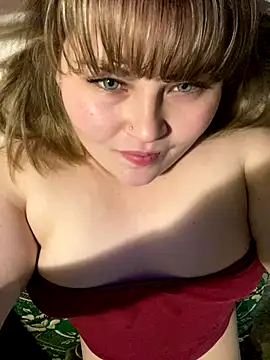 Snapshot of BeckiXrose chatting on November 3, 2025, 10:24 pm BeckiXrose online show from November 3, 2025, 10:24 pm