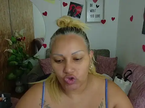 Snapshot of laleska_montenegro chatting on February 3, 2026, 4:32 am laleska montenegro online show from February 3, 2026, 4:32 am