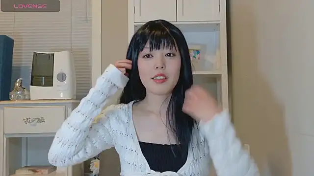 Snapshot of Nana_with chatting on October 25, 2025, 1:05 am Nana with online show from October 25, 2025, 1:05 am