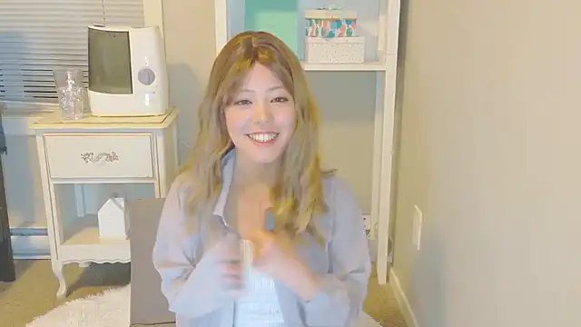 Snapshot of Nana_with chatting on November 13, 2025, 2:04 am Nana with online show from November 13, 2025, 2:04 am