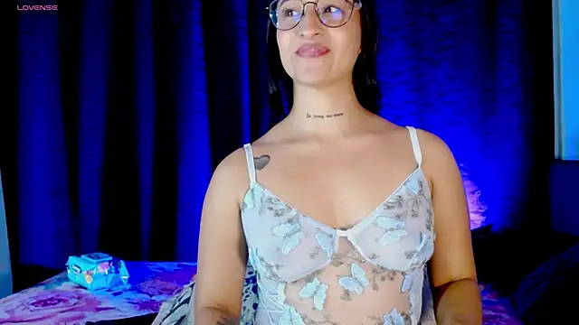 Snapshot of EVAH_LEE_ chatting on November 27, 2025, 4:02 am EVAH LEE online show from November 27, 2025, 4:02 am