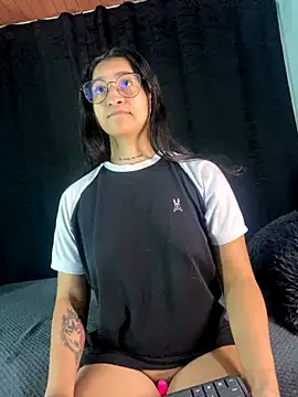 Snapshot of EVAH_LEE_ chatting on November 12, 2025, 3:21 am EVAH LEE online show from November 12, 2025, 3:21 am