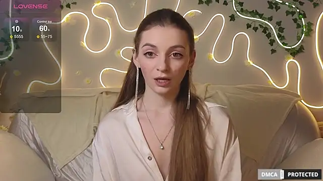 Alice-Meow online show from October 4, 2025, 8:21 pm