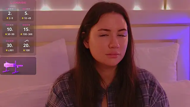 Snapshot of MeganStrain chatting on October 27, 2025, 3:07 am MeganStrain online show from October 27, 2025, 3:07 am