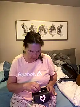 Snapshot of petalsexy chatting on November 10, 2025, 6:57 pm petalsexy online show from November 10, 2025, 6:57 pm