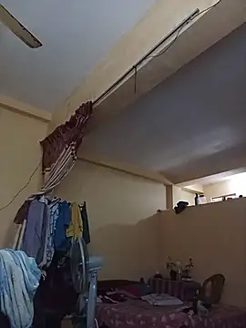 femboyslqueen online show from December 3, 2025, 7:30 am