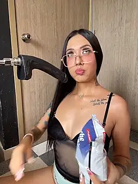 ValentinaBianchi online show from February 27, 2026, 6:52 pm