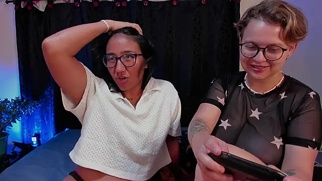 Snapshot of CrazyCakes_ chatting on October 3, 2025, 5:42 am CrazyCakes online show from October 3, 2025, 5:42 am