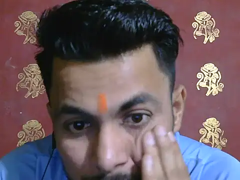 ursdreamperson online show from April 22, 2026, 3:02 am