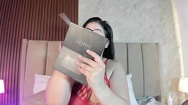Snapshot of _Cris_Spicy_ chatting on May 8, 2026, 4:22 pm Cris Spicy online show from May 8, 2026, 4:22 pm