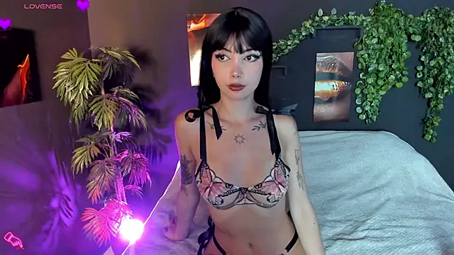 Snapshot of Evelyn_Russoo chatting on September 16, 2025, 1:56 pm Evelyn Russoo online show from September 16, 2025, 1:56 pm