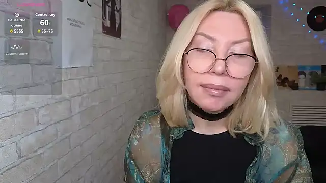 Snapshot of Wendy_Waves chatting on November 27, 2025, 12:05 pm Wendy Waves online show from November 27, 2025, 12:05 pm