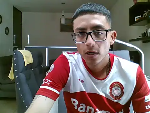 Snapshot of Jaleale33 chatting on April 10, 2026, 4:25 pm Jaleale33 online show from April 10, 2026, 4:25 pm