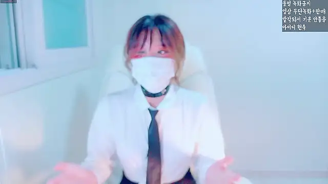 hyeony s96 online show from November 4, 2025, 11:58 am