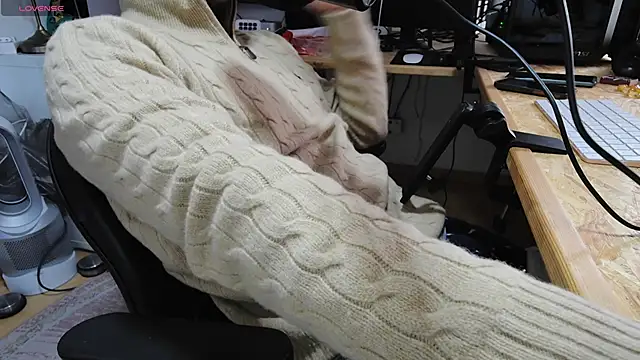 Snapshot of BenReich chatting on October 18, 2025, 11:45 am BenReich online show from October 18, 2025, 11:45 am